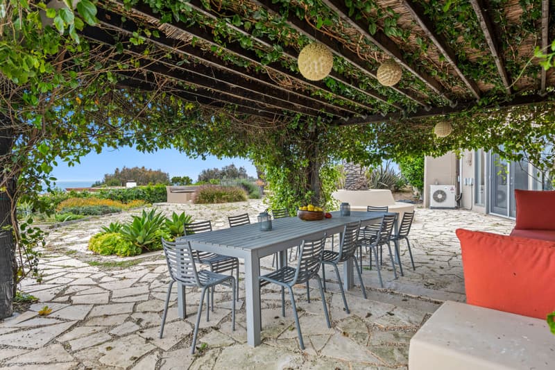 Pergola and flagstone dining patio